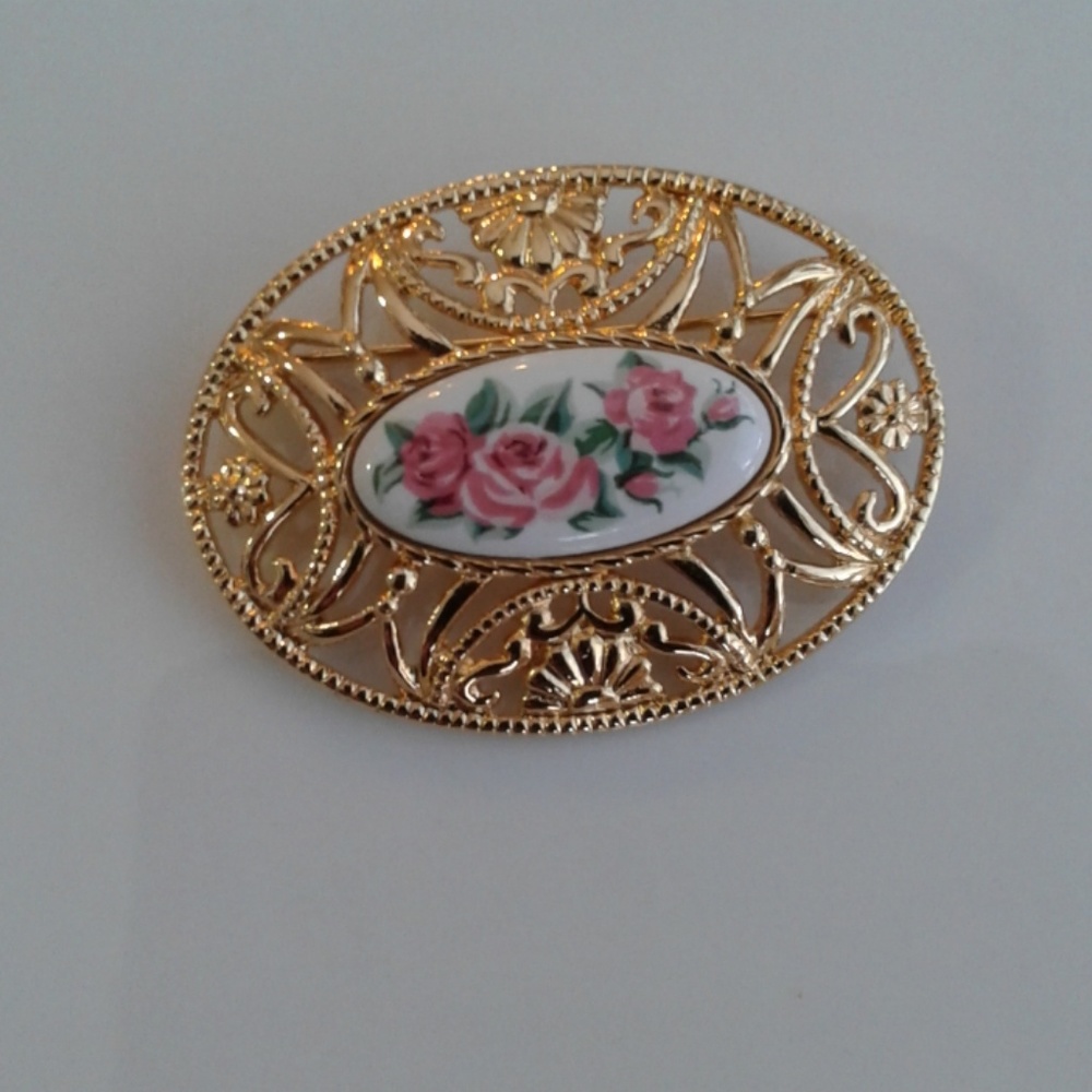 Avon Pastel Lace Brooch/pin